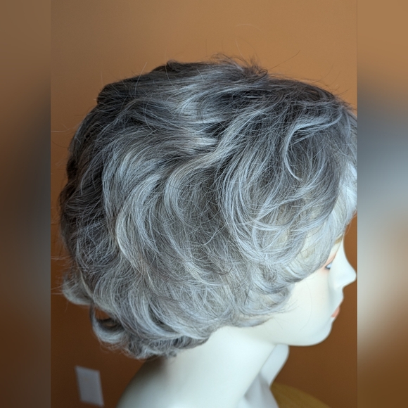Sexy Short Wavy Curly Parting Synthetic Wig Gray The cap is medium/ regular size - Picture 6 of 11